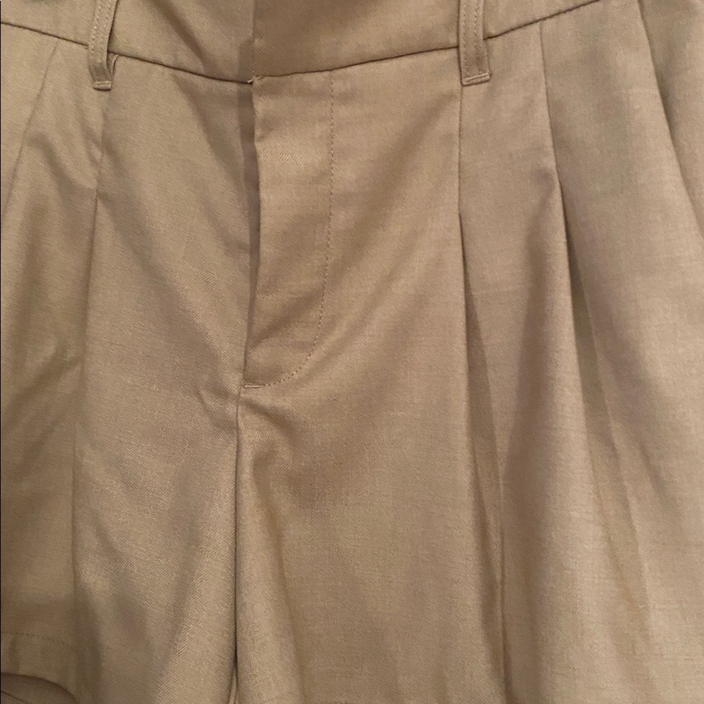 Urban Outfitters Kennedy Khaki Pleated Shorts - Picture 4 of 10